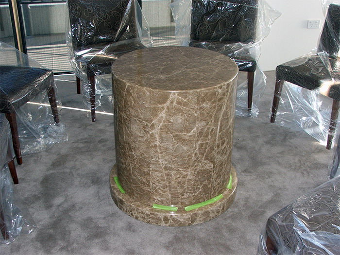 Круглый столик с имитацией натурального камня